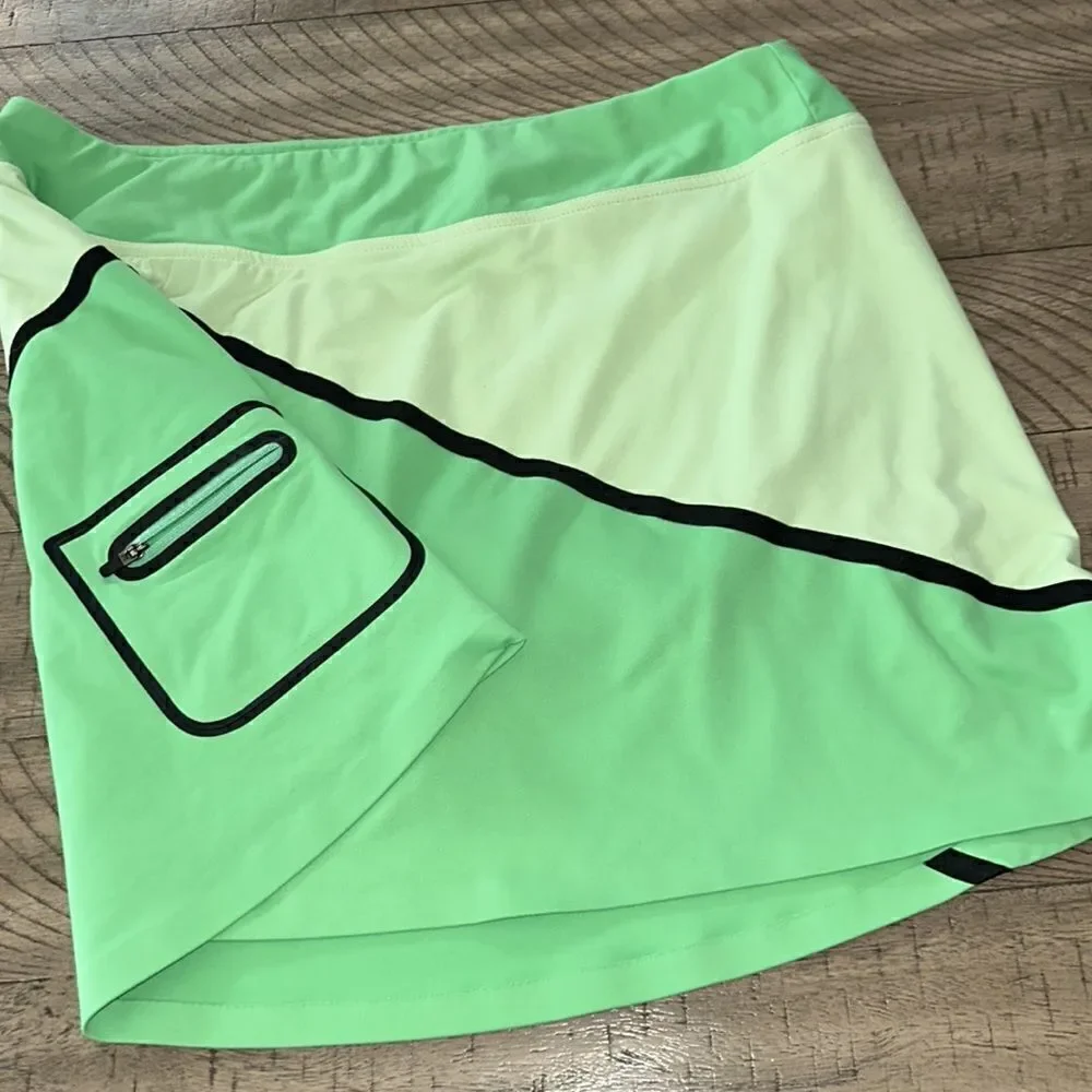 Title Nine Skort Zip Pocket for your stuff! 🏄🏻‍♀️ 🎾 🏖️ 🥾 Have fun 🤩